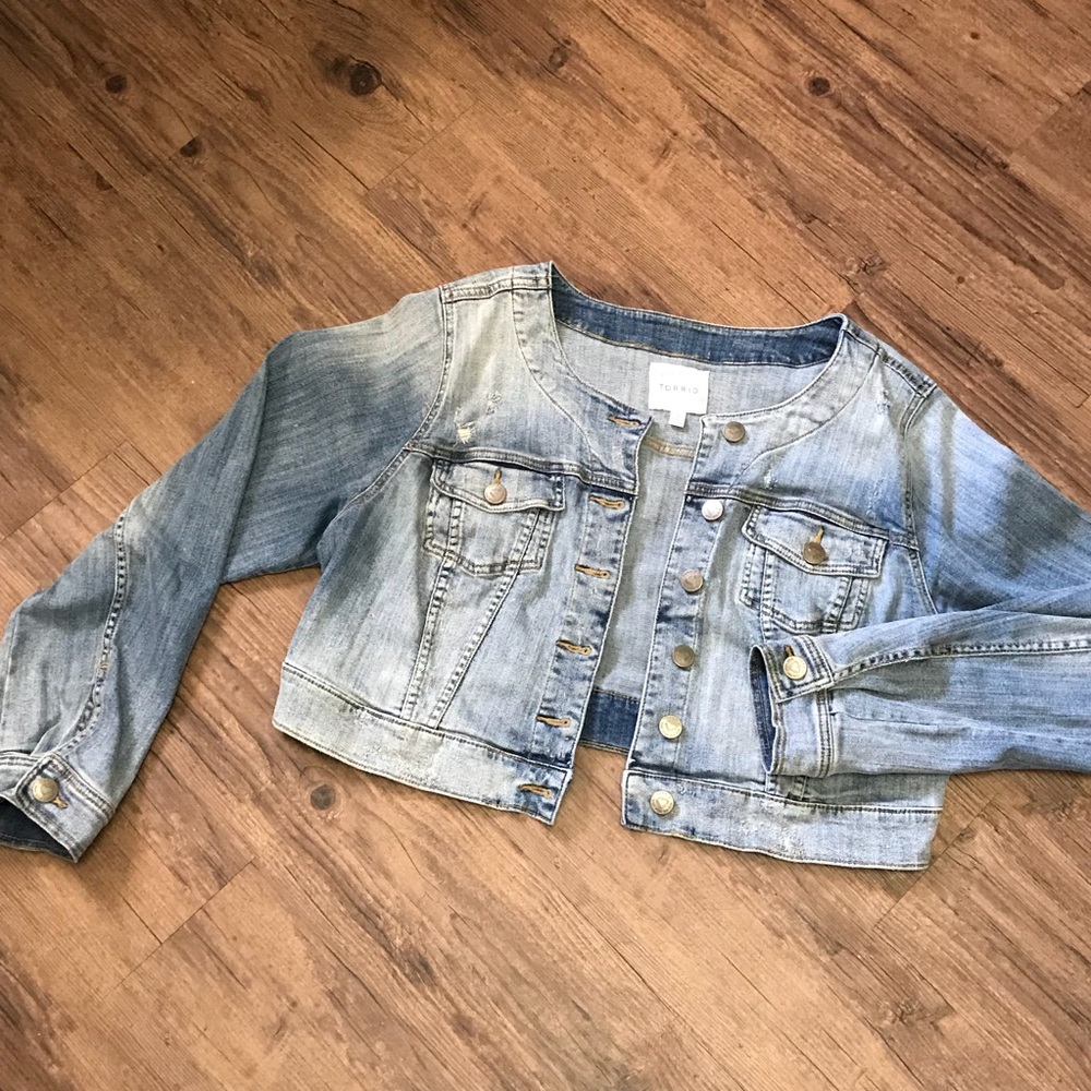 Distressed cropped denim jacket